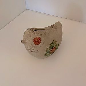 ✂️ Sweet pottery bird bank with hand painted/glazed rust eyes and green wings!
